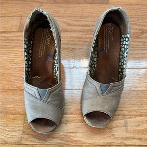 TOMS Women's Gray Peep Toe Espadrilles 
 Emma Open Toe Fabric
Wedges Sz 5.5